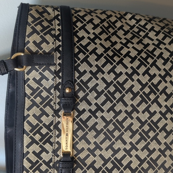 Tommy Hilfiger Black and Cream Tote with Geometric Pattern and Sturdy Ha… - Picture 2 of 9